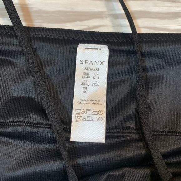 NWT Spanx Reversible Cami Black Crepe Satin Tank Top Medium Date Night Staple - Picture 5 of 9